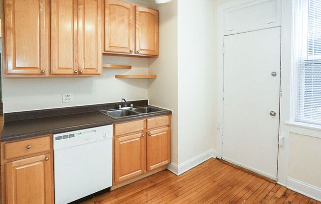2 beds, 1 bath, 725 sqft, $2,795, Unit 859-3N