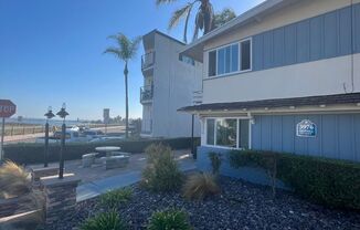 GROUND LEVEL STUDIO STEPS TO MISSION BAY! $2,095/month!