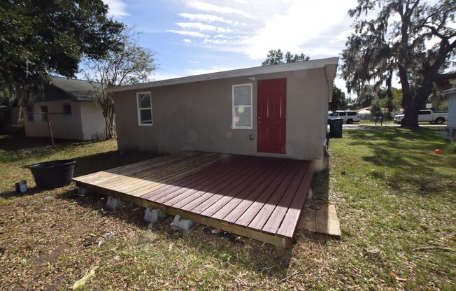 Charming 3 bedroom, 1 Baths Single Family Home for rent located at 317 E Barnes Ave. Eustis, FL 32726