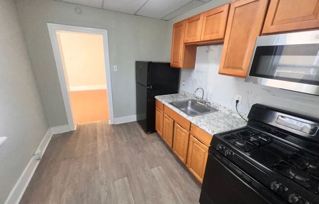 Contemporary 2 Bedroom Townhome w/ Updated Kitchen & Washer/dryer