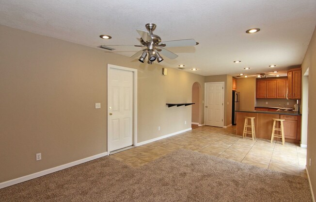 4/2 with Huge Fenced Yard in Lovely Oviedo