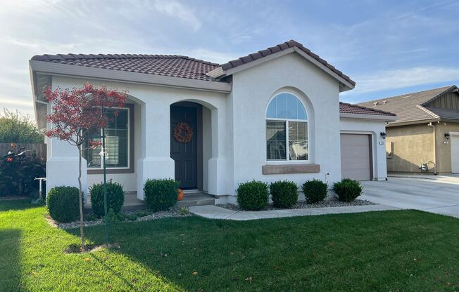 4-bedroom single story in Patterson!