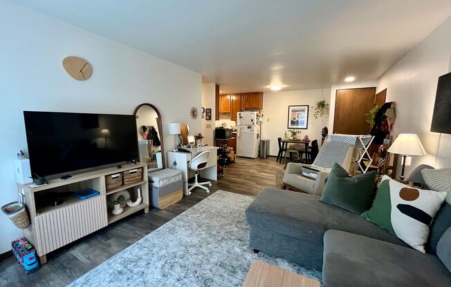 1 bed, 1 bath, $995, Unit 10