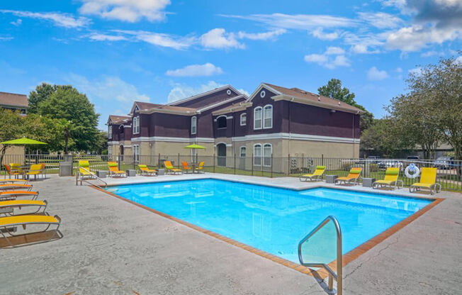 apartment pool in Baton Rouge