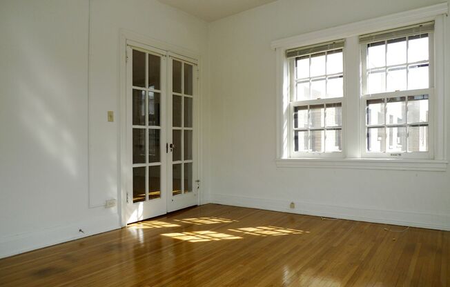 2 beds, 1 bath, 816 sqft, $1,300, Unit 24 - 316