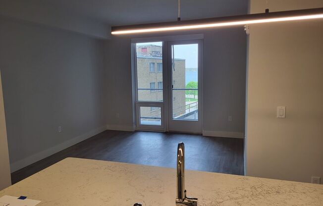 Studio, 1 bath, 657 sqft, $1,915, Unit #303