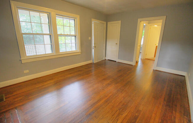 Charming 2 Bed 1 Bath Home With Fenced In Backyard In The Heart Of Durham!!