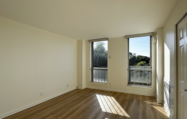 2 beds, 2 baths, 975 sqft, $3,950, Unit 806