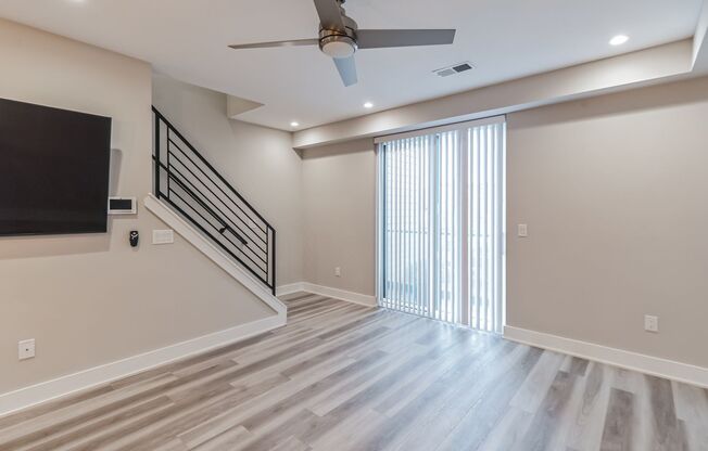 1 bed, 1.5 baths, 1,075 sqft, $1,695, Unit B3-U4