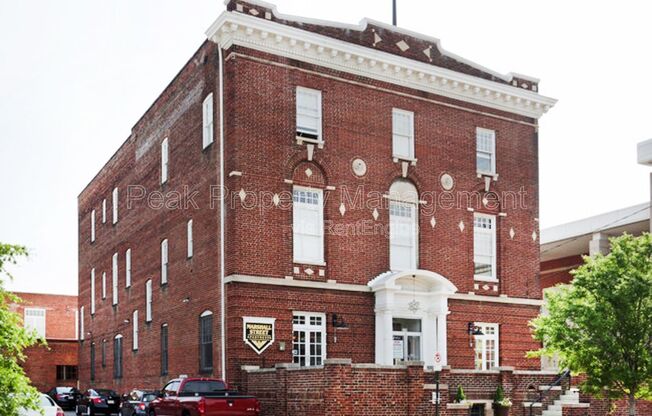 1 bed, 1 bath, 814 sqft, $1,195, Unit 11