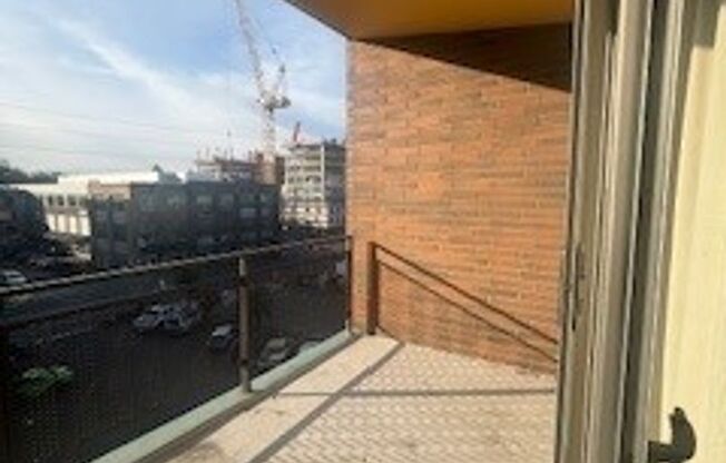 2 beds, 2 baths, 970 sqft, $1,695, Unit 402