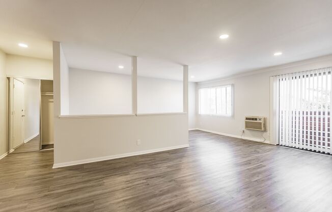 1 bed, 1 bath, 695 sqft, $1,848, Unit 215