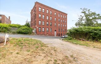 24 Charlton St