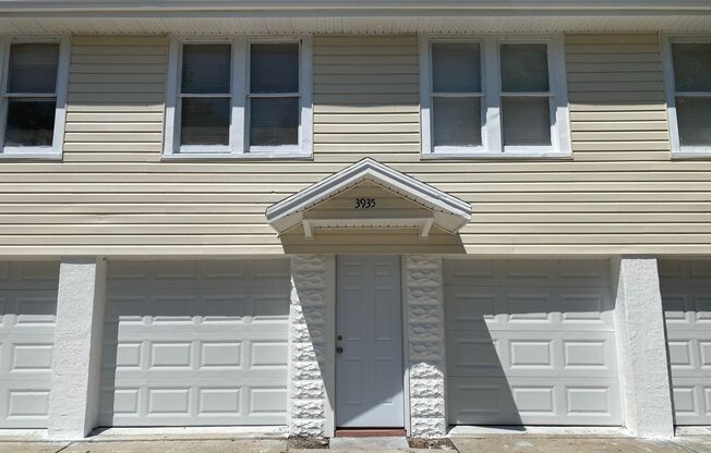 18th Ave S Triplex