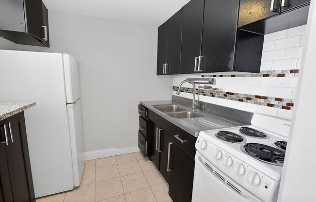 Studio, 1 bath, 359 sqft, $1,475, Unit 4E