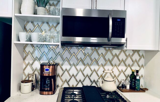 *** Near Domain * Stunning 4 Bedroom House * Fully Furnished * Designer Decorated * High End Luxury Finishes ***