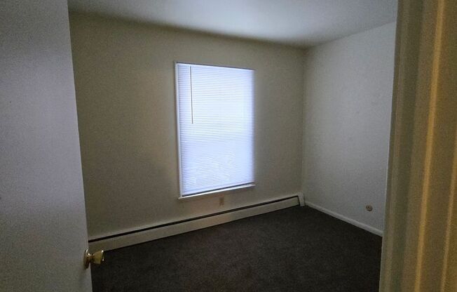 2 beds, 1 bath, 785 sqft, $1,020, Unit 420-08