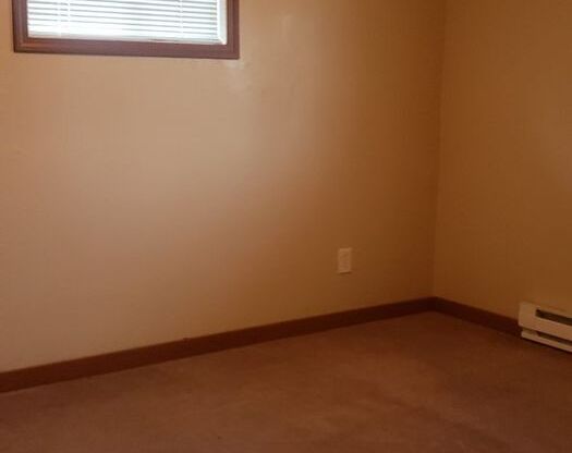 2 beds, 1 bath, $1,295, Unit 10620-A