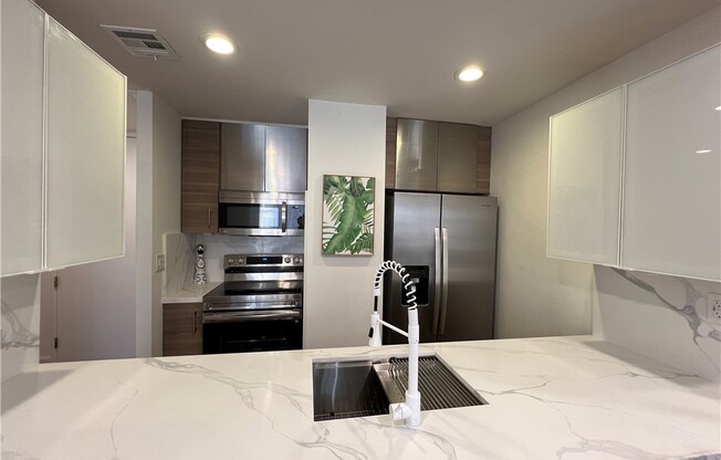 1 bed, 2 baths, 853 sqft, $4,000, Unit 803