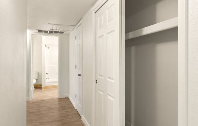2 beds, 1 bath, $1,100, Unit 229