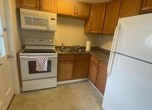 100 LYNDE ST