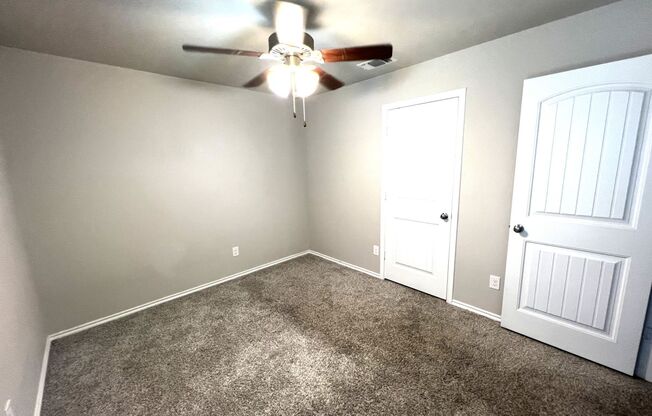 Pre-leasing 1 bedroom of this beautiful Milwaukee Ridge property.