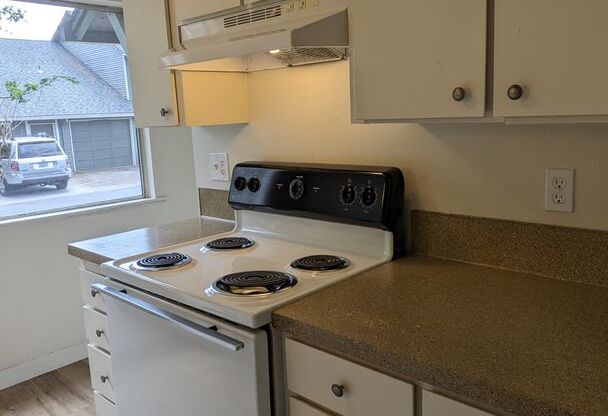 3 beds, 1.5 baths, 1,500 sqft, $1,893, Unit 2712-3
