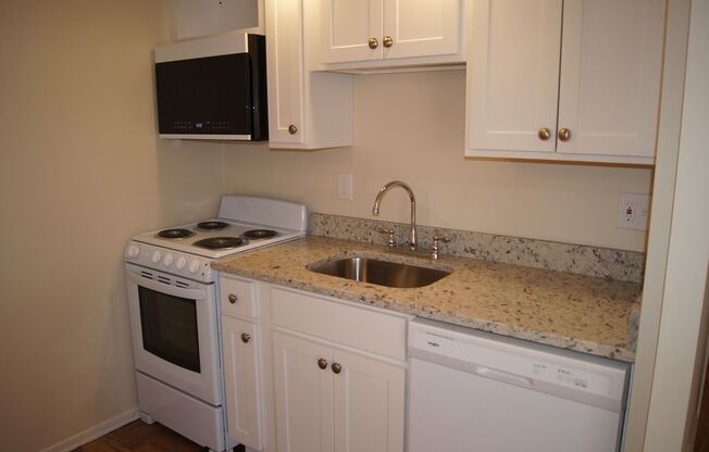 Studio, 1 bath, 520 sqft, $900, Unit 614