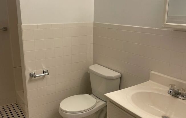 Studio, 1 bath, 467 sqft, $1,250, Unit King Edward Annex 24
