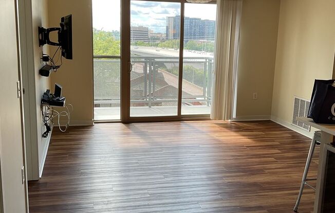 3 beds, 1 bath, 985 sqft, $2,310, Unit 601