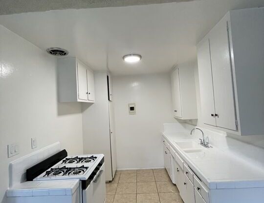 1 bed, 1 bath, $1,900, Unit 10