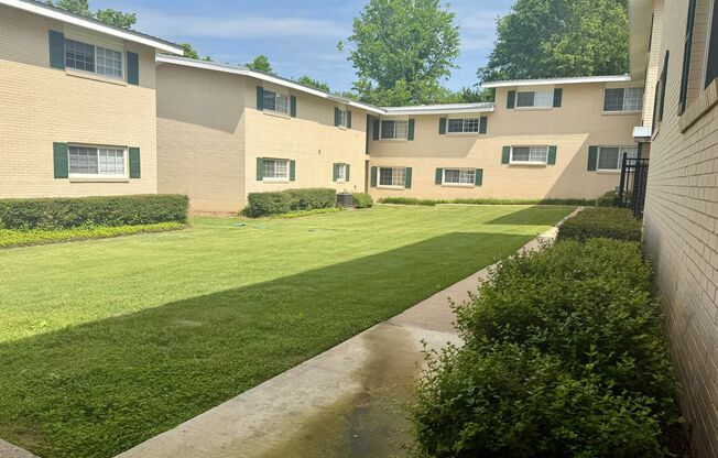 2 beds, 1 bath, $1,325