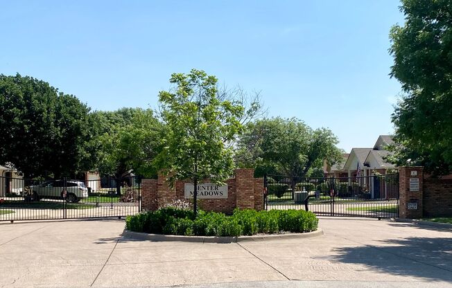 SENIOR LIVING! 55 and older Gated Community!