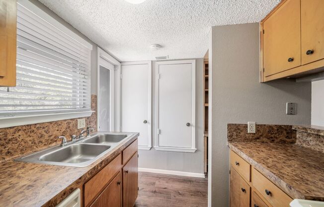 1 bed, 1 bath, $1,150, Unit UNIT F