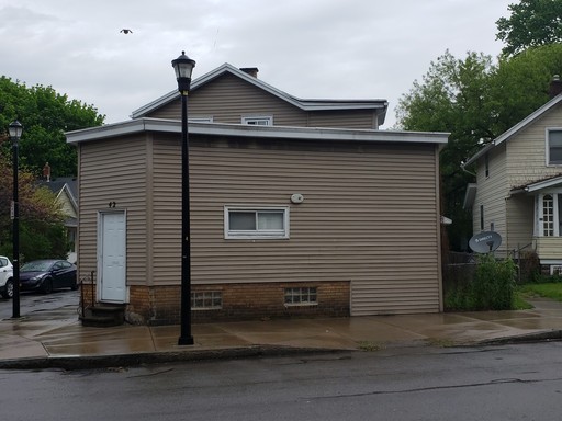 42 Henrietta- updated 2 bedroom 1 bath - close to Strong, URMC, U of R, RIT