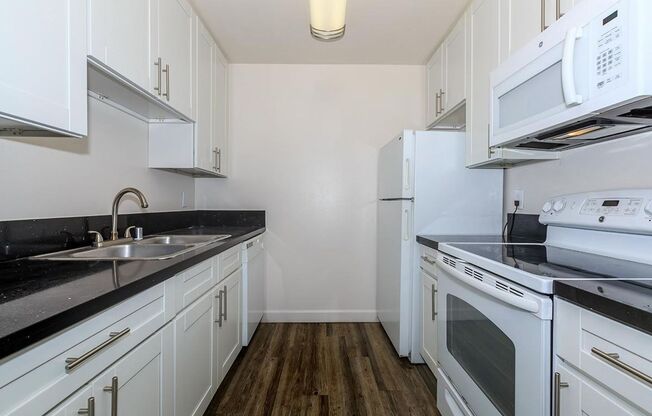 2 beds, 1 bath, 875 sqft, $2,416, Unit Unit 28