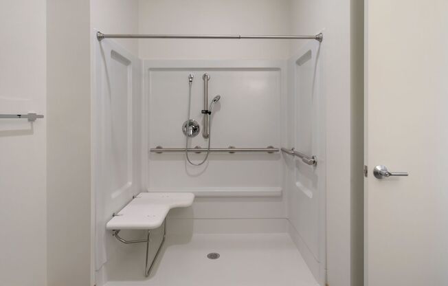2 beds, 1 bath, 773 sqft, $1,310, Unit A223