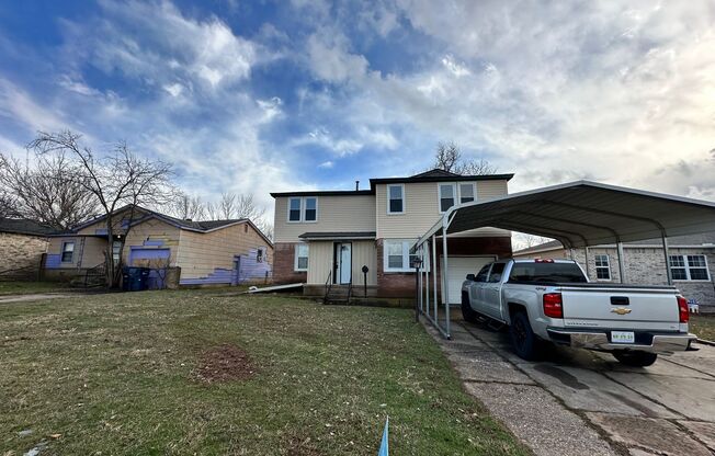 Newly Remodeled 4 Bed, 1 Bath Upstairs Unit in SW OKC!
