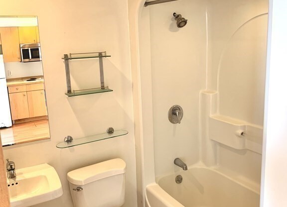 2 beds, 1 bath, 736 sqft, $3,700, Unit 6B