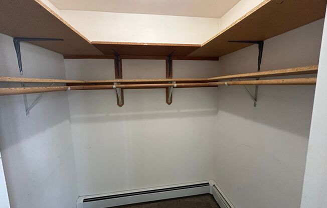 2 beds, 1 bath, $1,325, Unit 213