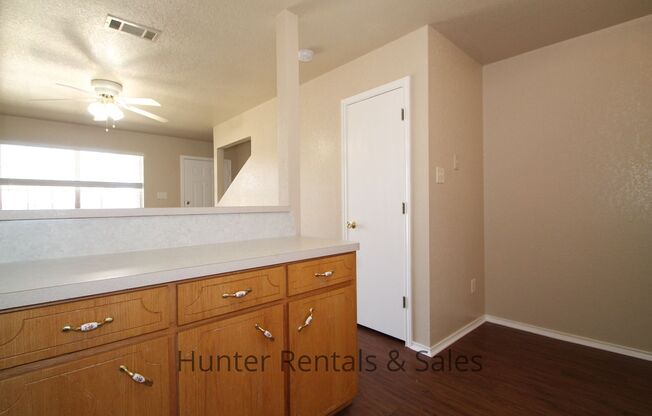 2 beds, 1.5 baths, $850, Unit Unit B