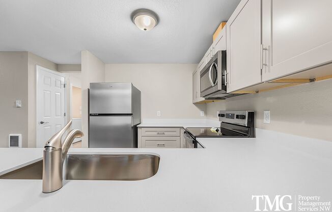 1 bed, 1 bath, 735 sqft, $1,565, Unit C36