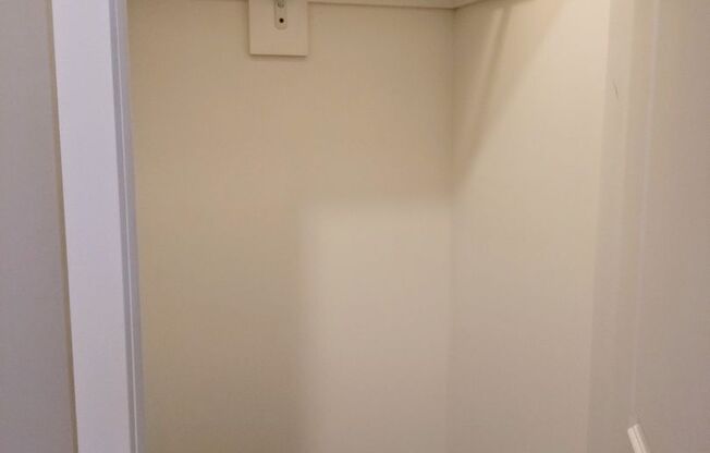 Studio, 1 bath, $1,100, Unit 108