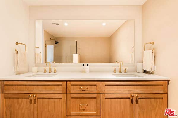 423 Arnaz Dr Apt 301