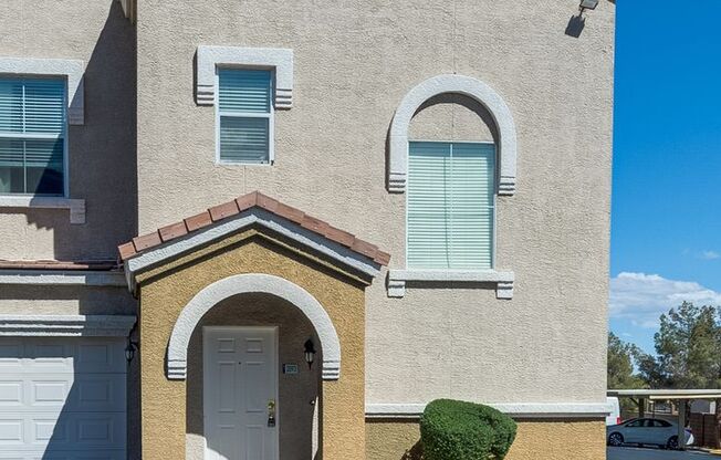 2 beds, 1 bath, $1,750, Unit # 2093