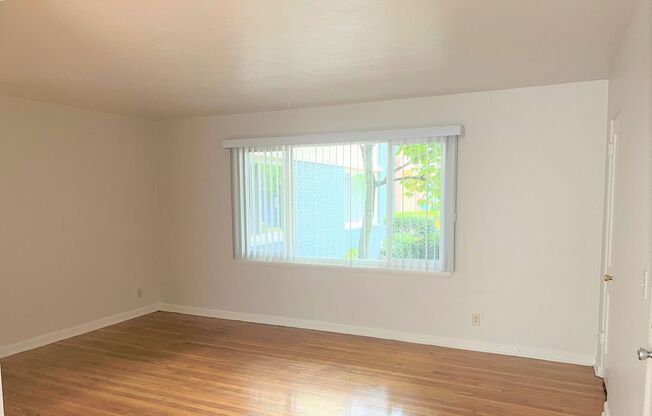 2 beds, 1 bath, 756 sqft, $1,695, Unit 40-2