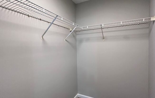 2 beds, 1 bath, 750 sqft, $1,295, Unit 264- Seals