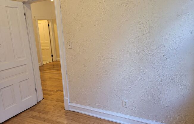 1 bed, 1 bath, $995, Unit 18