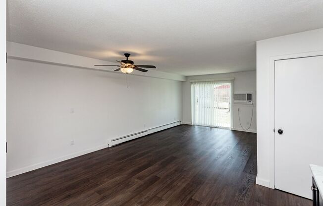 3 beds, 2 baths, 993 sqft, $1,228, Unit 1640-304