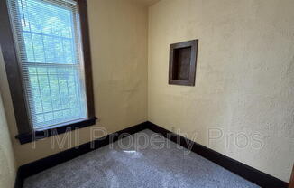 2441 N DR WILLIAM FINLAYSON ST